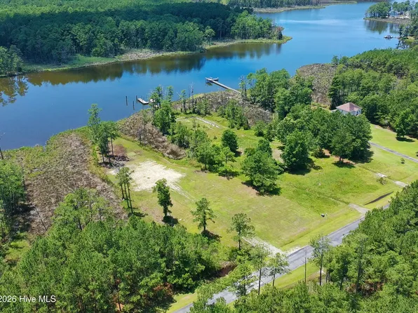 20 Bailey Pointe Dr, Belhaven, NC 27810