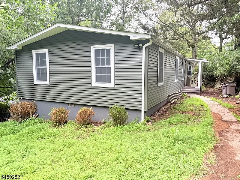 3 bed, 1.0 bath, $2,600 — Photo 1