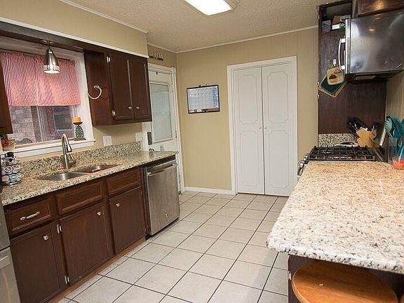3rd image of 2205 Dartmouth Ln