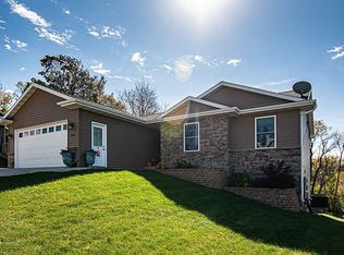 860 Marisa Rdg, Dubuque, IA 52001