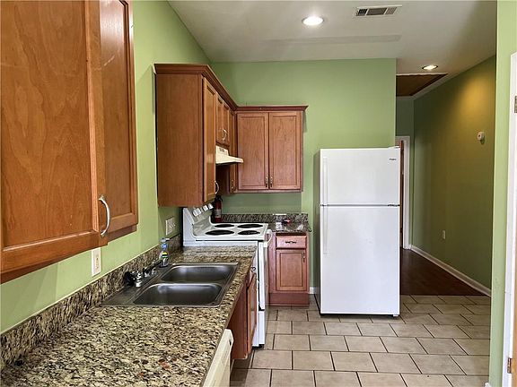 4th image of 8605-07 Hickory St
