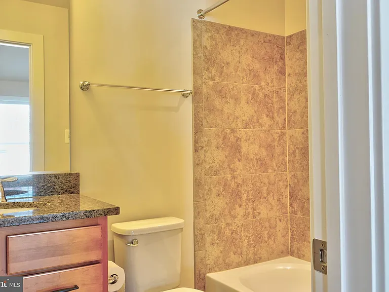219 Baldwin St — Photo 10
