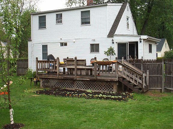 Back view, large deck, fenced yard