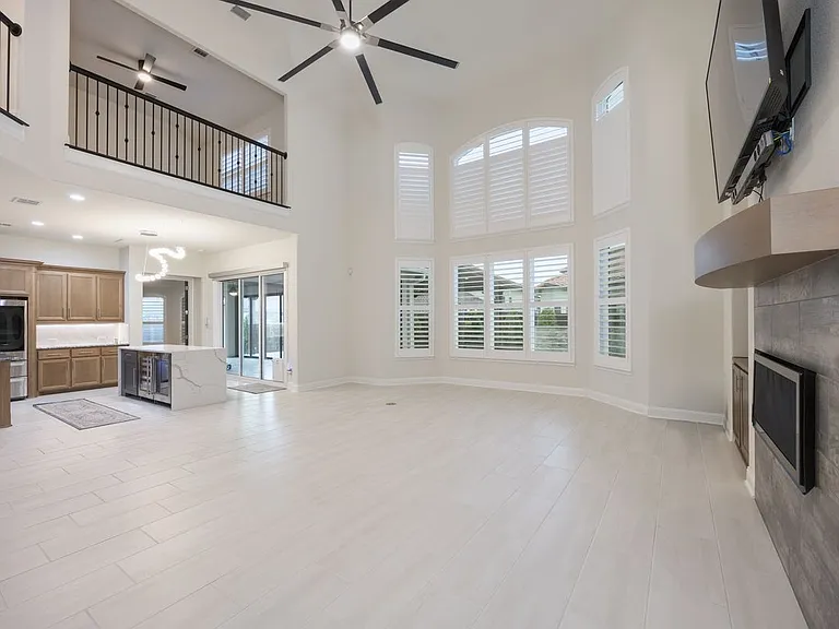 918 Sydney Ln — Photo 18