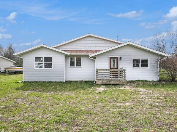 11595 Walnut Ave, Grant, MI 49327