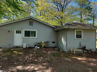 9929 Oak St, Lake, MI 48632