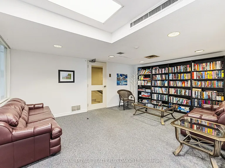 100 Bronte Rd #404 — Photo 32
