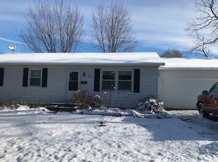 302 Sunset Dr, Polo, IL 61064