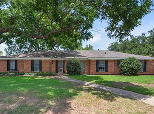 1611 Delta Dr, Arlington, TX 76012