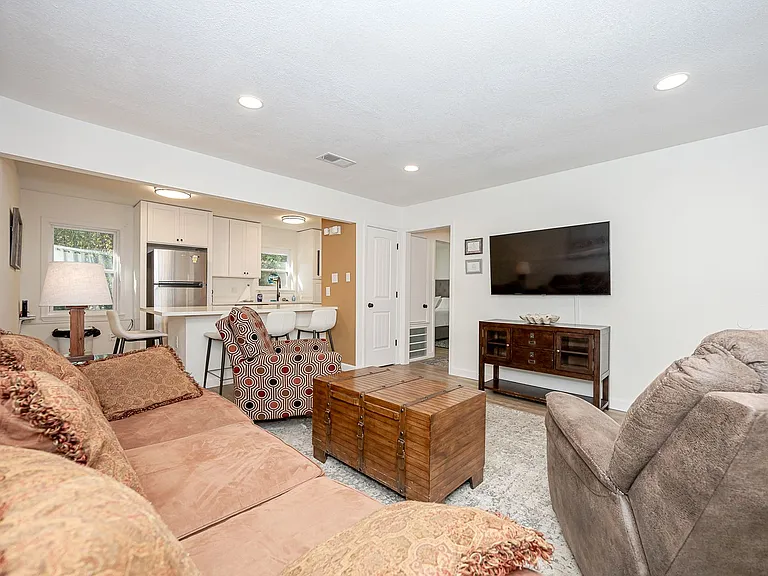 114 Ethel Cir #8 — Photo 8