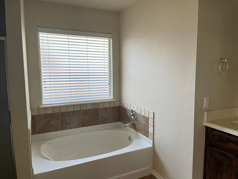 2609 NW 182nd St — Photo 13