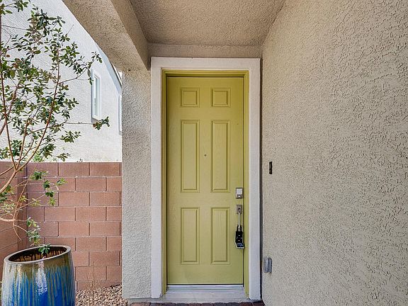 4th image of 10771 Mulholland Ave