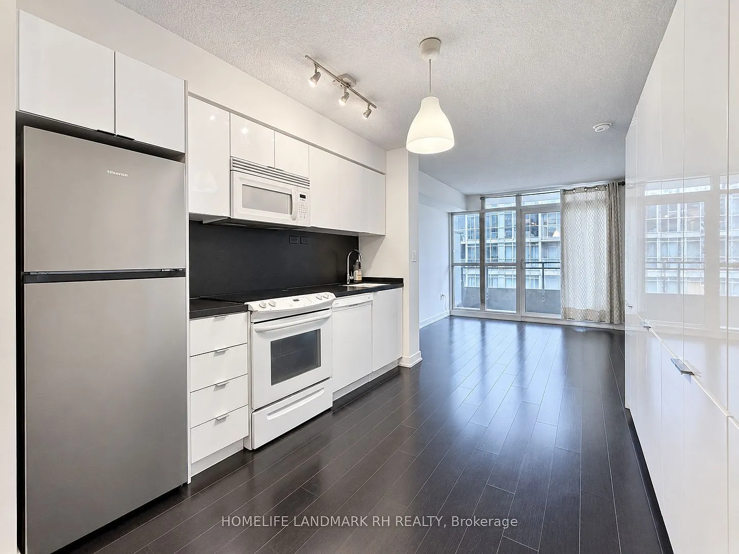2 bed, $2,550 — Photo 2
