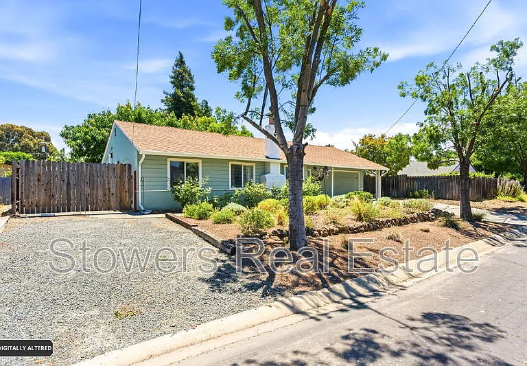 1574 Alpine Dr — Photo 4