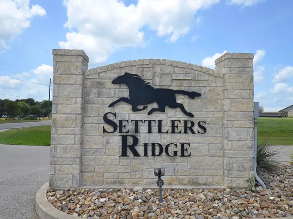5625 Longhorn Trl, Sealy, TX 77474