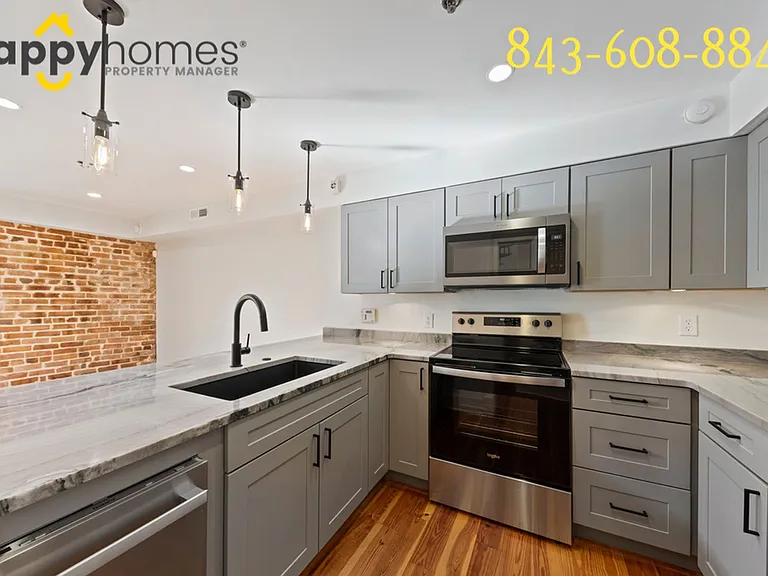 377 King St #201 — Photo 2