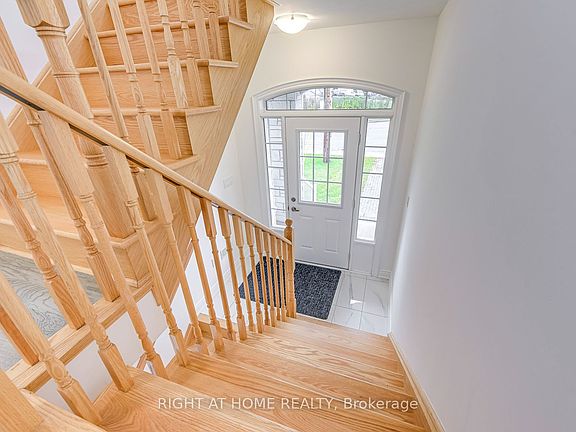 5th image of 2579 Islington Ave
