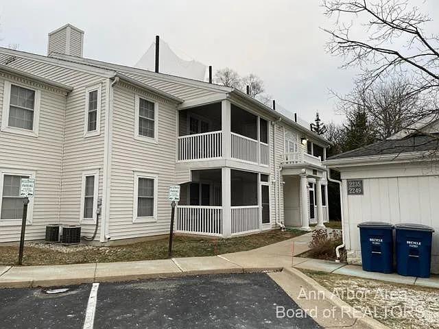 2 bed, 2.0 bath, 1086 sqft, $1,875 — Photo 2
