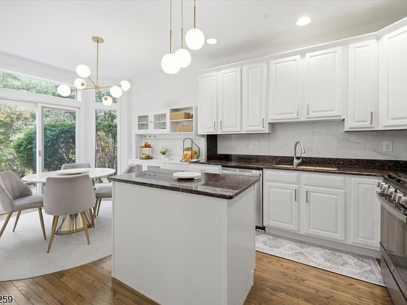 4th image of 21 Chestnut Ct #11