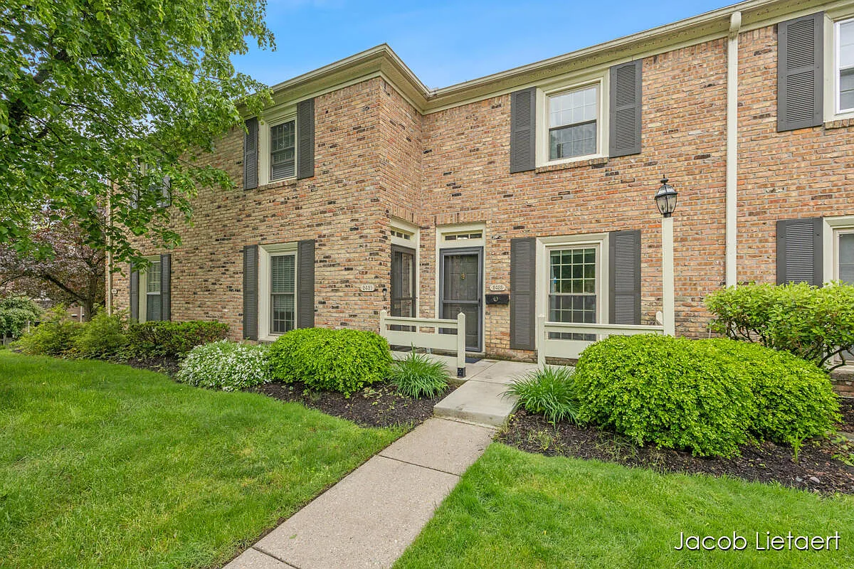 2423 Cranden Dr SE photo 1