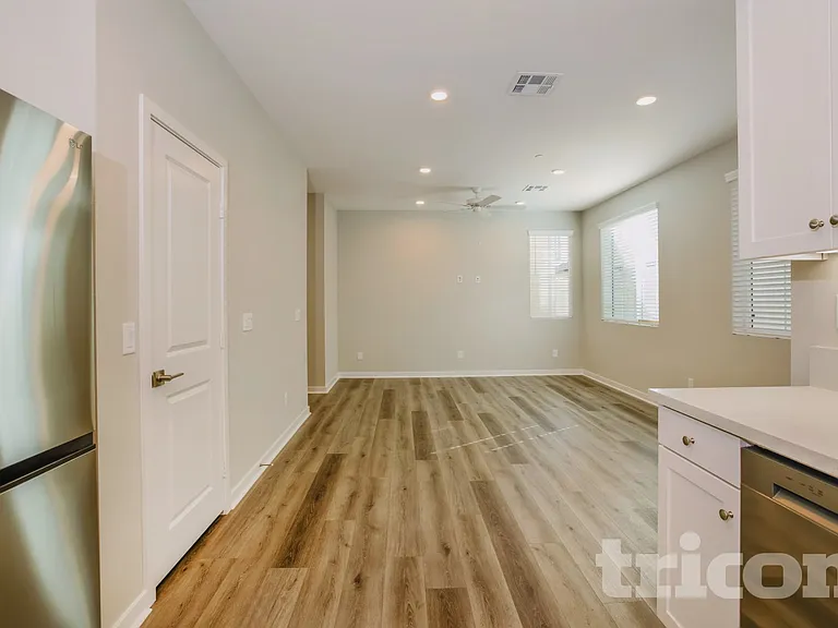 31578 Dwight Dr — Photo 5
