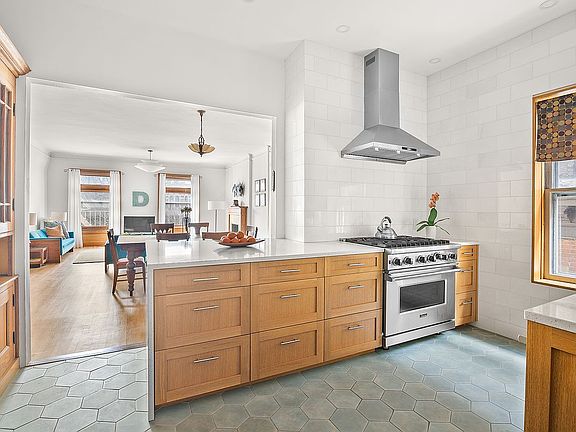 3rd image of 275 Clinton Ave APT 3-6
