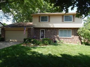 414 Dutch Mill Ct, Flushing, MI 48433