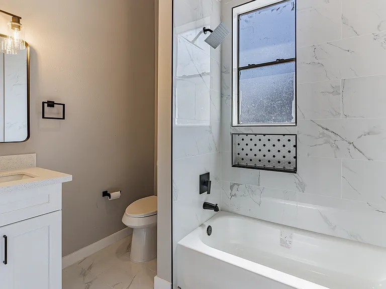 215 Delmar St #2 — Photo 8