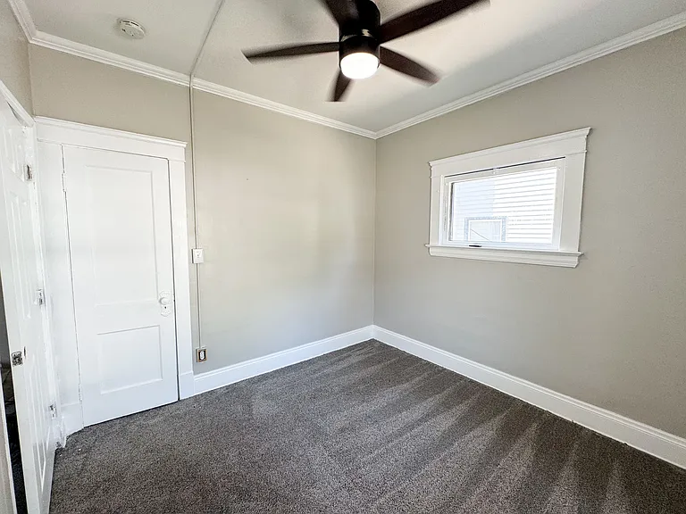 2778 E 120th St #1DOWNFRONT — Photo 11