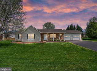 77 Phoenix Ln, Falling Waters, WV 25419