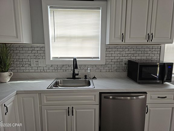 5th image of 1409 E 6th Ct