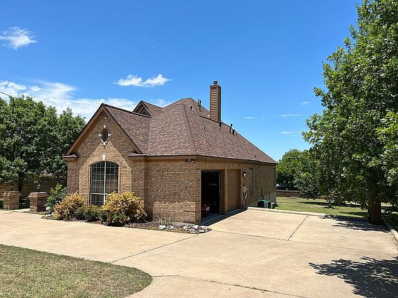 4th image of 14 Woodland Ln