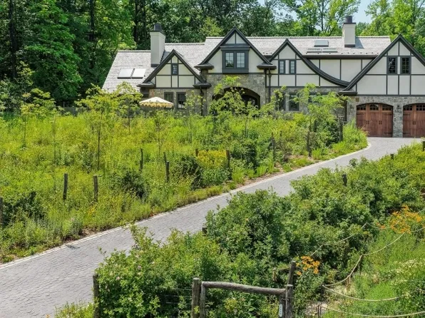 151 Wild Hedge Ln, Mountainside Boro, NJ 07092
