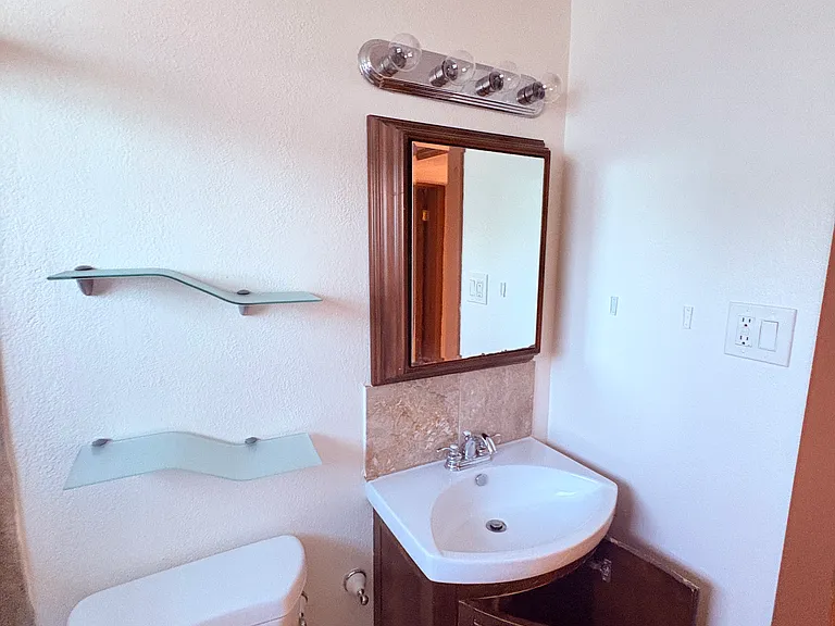 2142 E Clarendon Ave — Photo 21