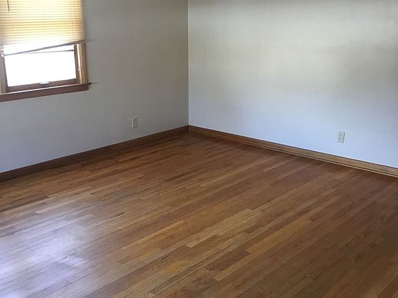 2nd image of 833 Merrill Ave
