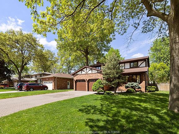 3rd image of 534 Michael Cres