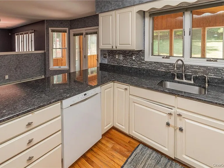 11 Peterson Rd — Photo 3