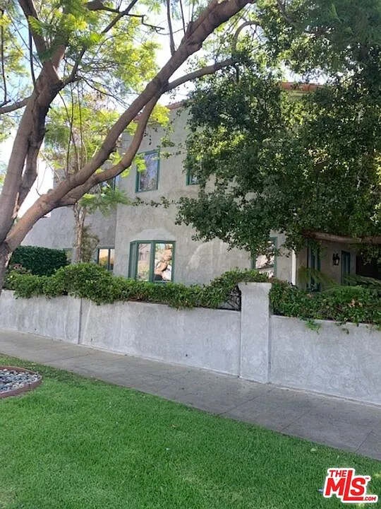 3 bed, 2.0 bath, 2100 sqft, $6,500 — Photo 3