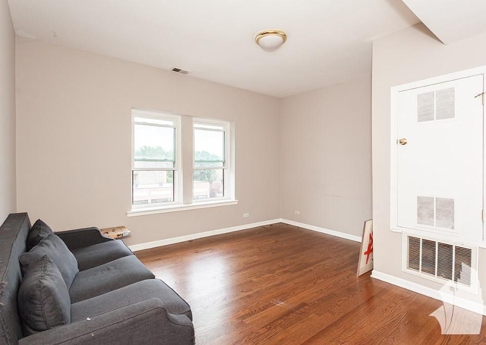 1st image of 2951 W Montrose Ave