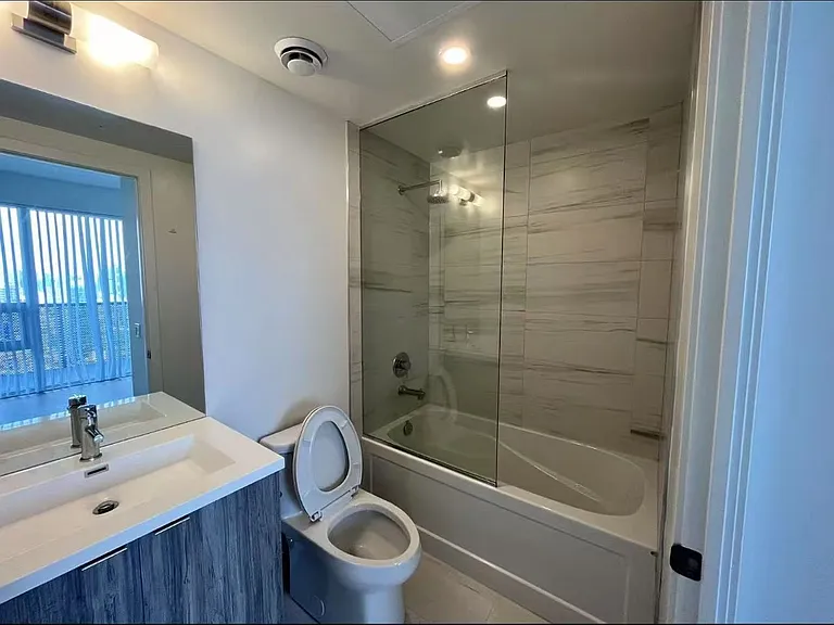 138 Downes St #5602 — Photo 3