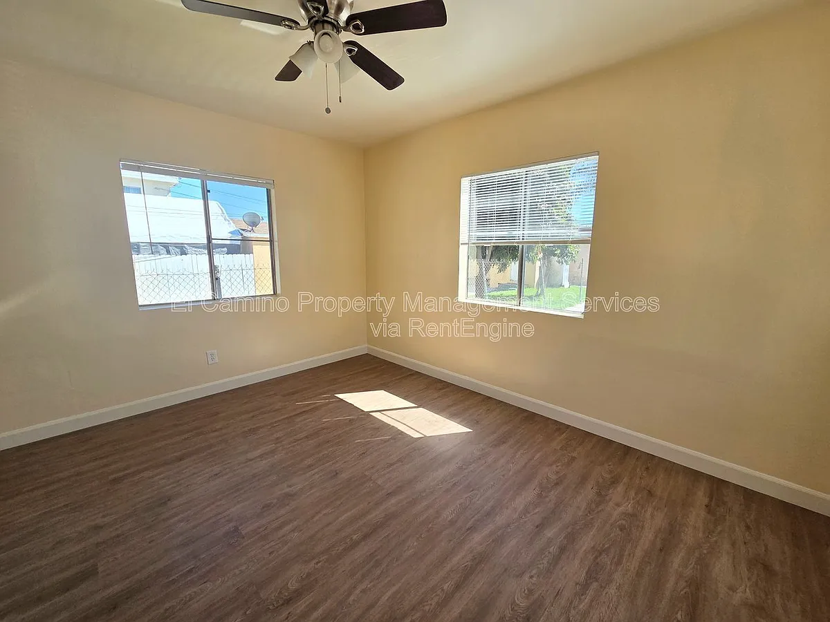 Building Photo - 4013 E Live Oak St