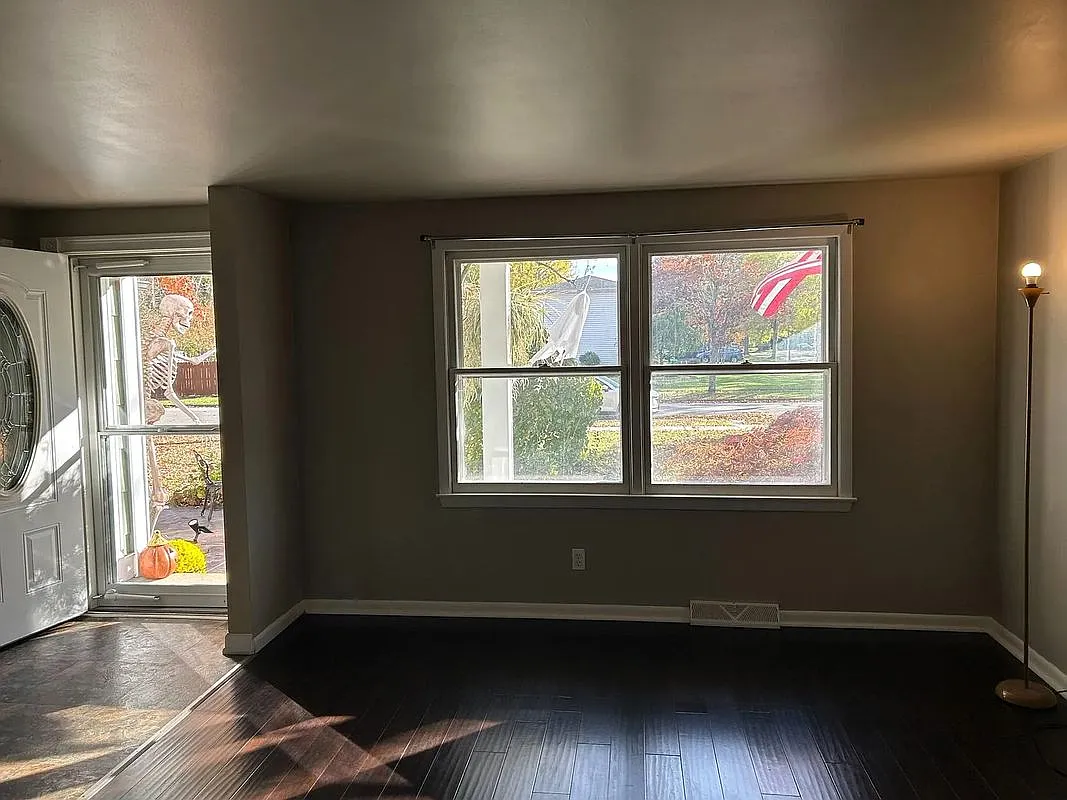 3 bed, 1.5 bath, 1182 sqft, $2,000 — Photo 4