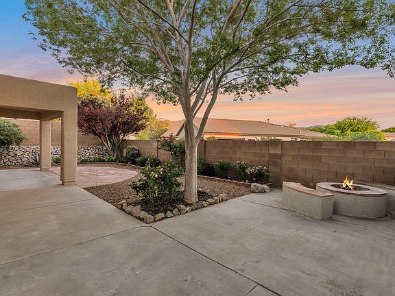 5th image of 470 S Sunny Rock Dr