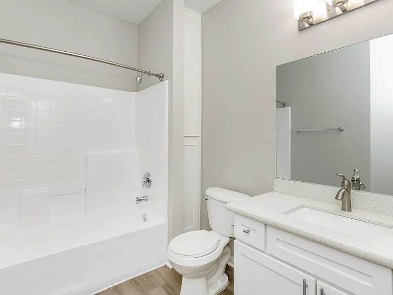Vista Imperio Apartments — Photo 31