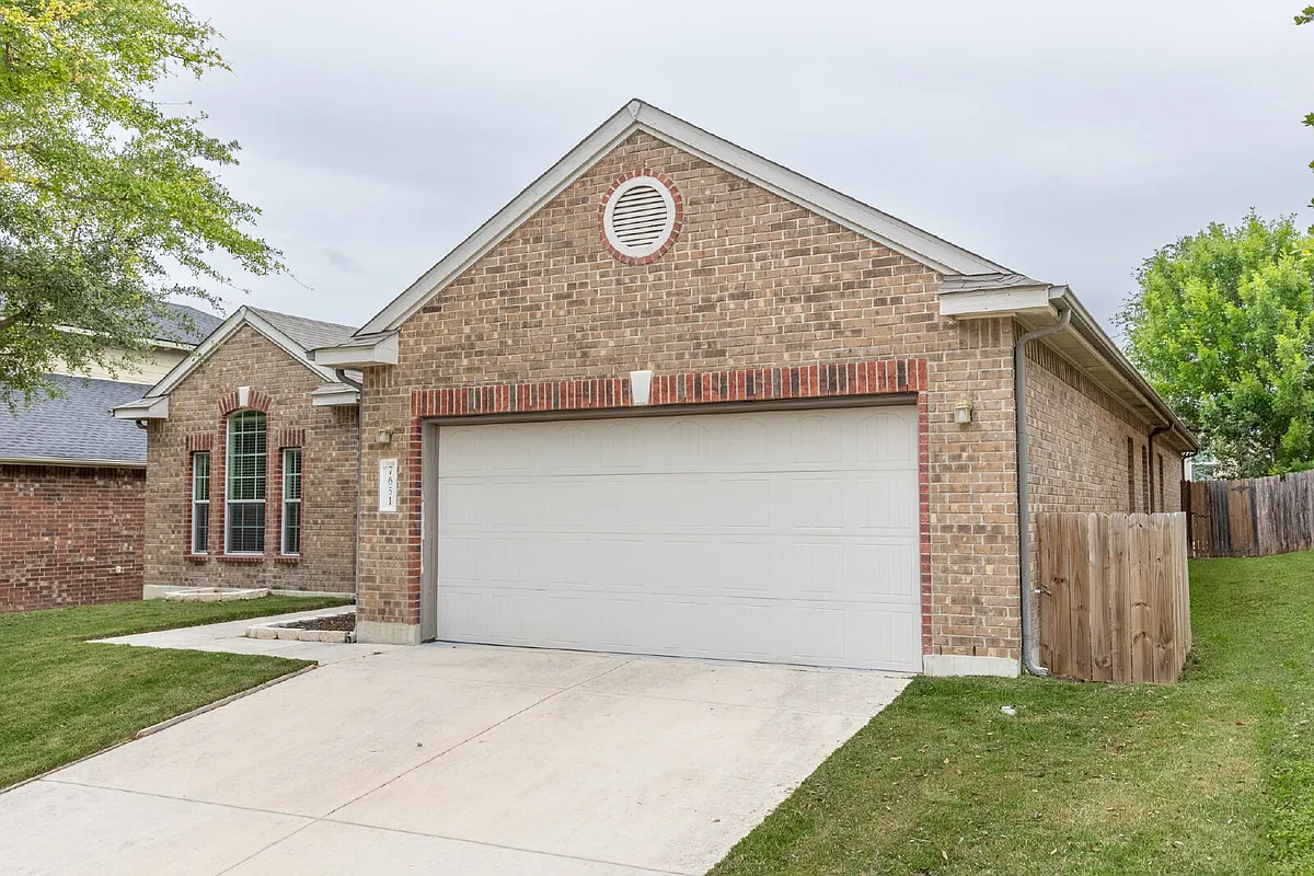 Building Photo - 7651 Mission Ledge