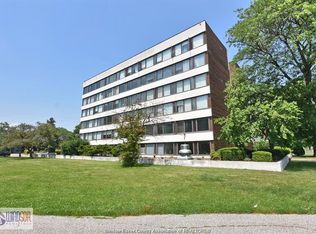2144 Pelissier St #601, Windsor, ON N8X 1N4
