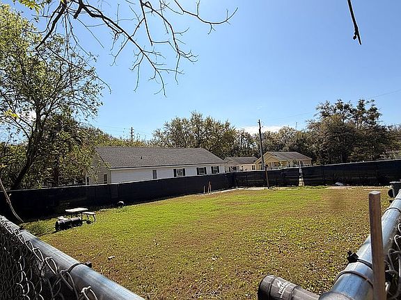 4th image of 1237 Swift St