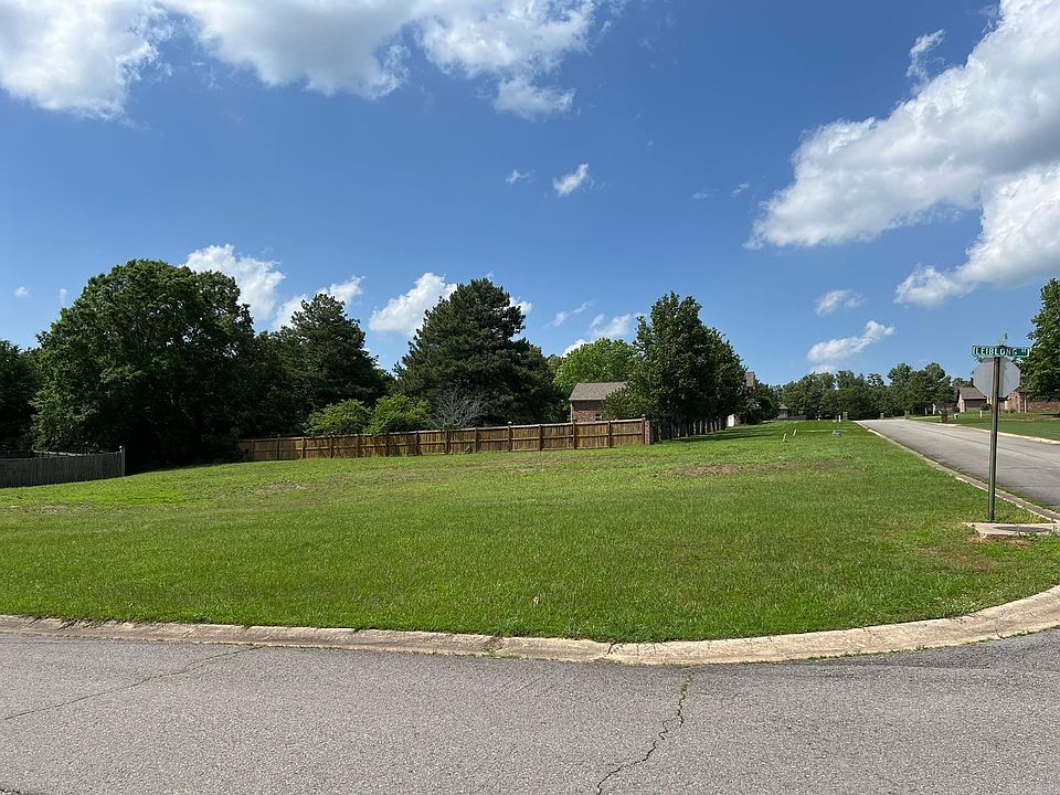 2nd image of 32 Lieblong Rd
