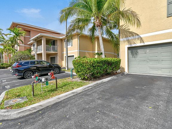 4th image of 6565 Emerald Dunes Drive #108