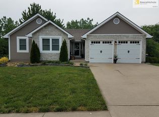 620 Taylor Dr, Liberty, MO 64068